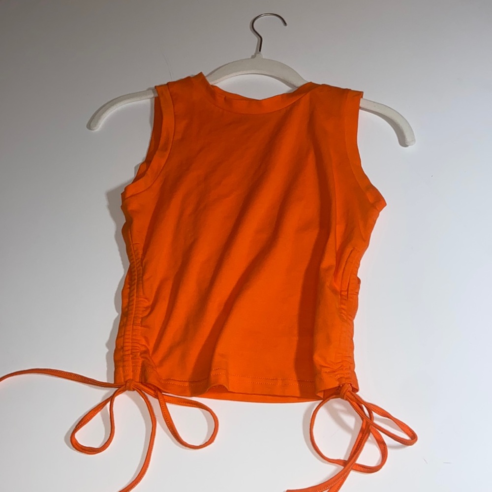 Orange thick strapped tank top. Drawstring ruched side. Size : xs